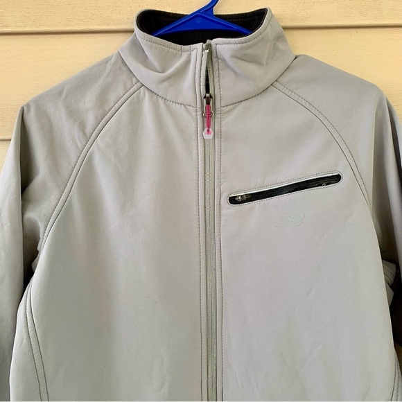 New Balance water resistant running full zip soft shell tech jacket size M EUC - Picture 3 of 5
